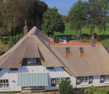 Woonboerderij in Doornspijk met dakbedekking van eerste klas Wiedenriet
